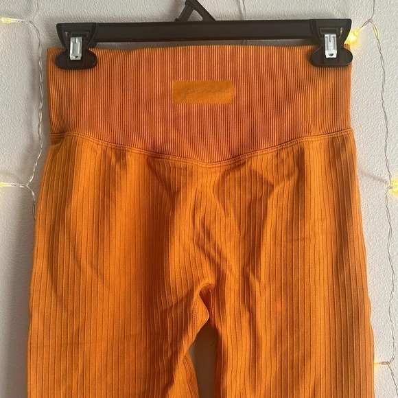 VS Pink Seamless Ribbed Compression Legging​​​​​​​ - Picture 4 of 5